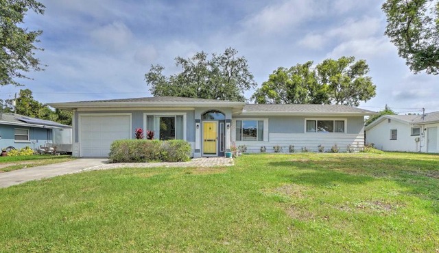 Sunny Clearwater Home - 5 Mi to Beach and Park!