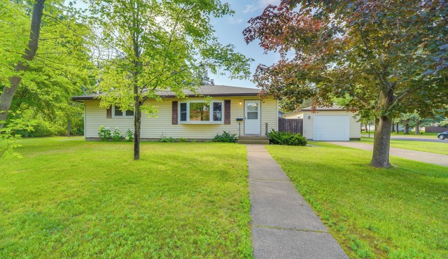 Sunny Cloquet Home - 2 Mi to St. Louis River!