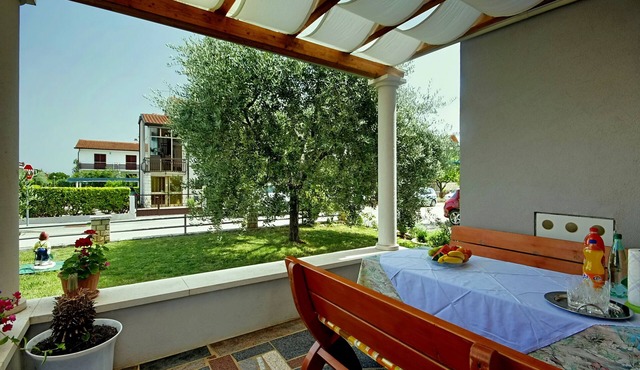 Sunny coastal escape with shared garden
