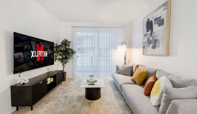 Sunny & Comfortable 1BR Retreat by Marina with Free Parking