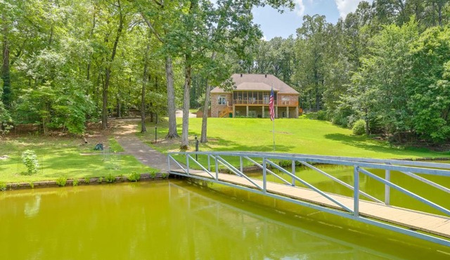 Sunny Coosa River Hideaway with Boat Dock and Slip!