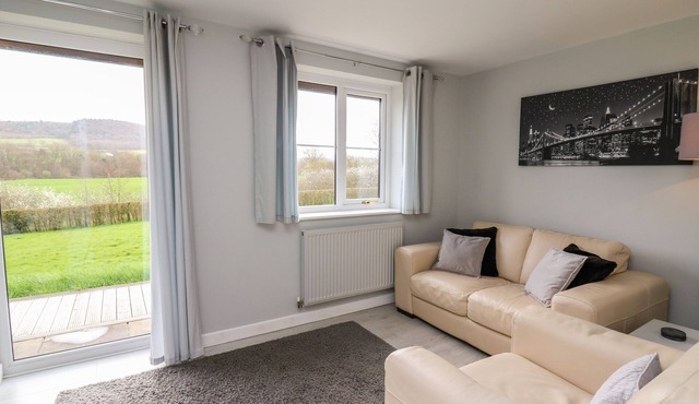 SUNNY COTTAGE, family friendly, character holiday cottage in Brecon