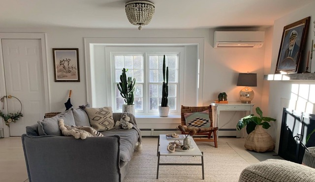 Sunny Cottage in Brookhaven Hamlet/Bellport