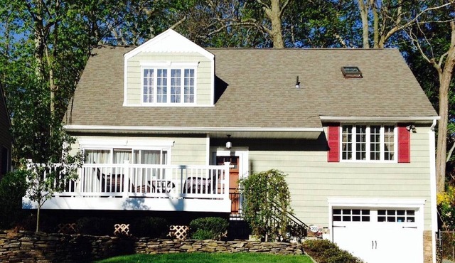 Sunny/Cozy 1 Bdrm Apt, 1 Hr To NYC