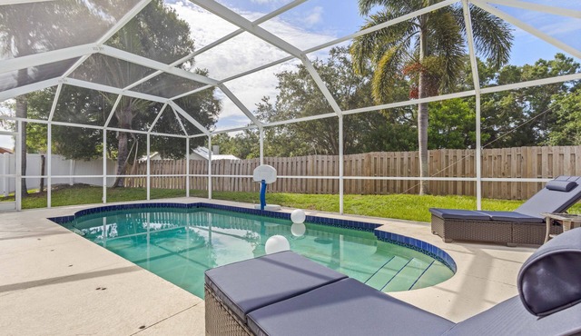 Sunny Days-Family Friendly - Private Heated Pool - Near SRQ, UTC, DT, Beaches