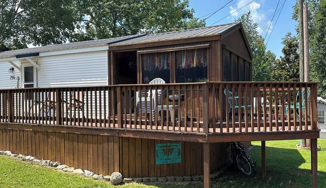 “Sunny Daze” Family-friendly 2-bedroom with a short walk to Kentucky Lake!