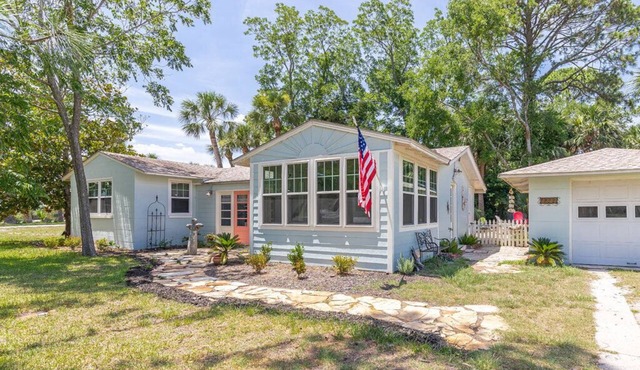 Sunny Daze | Large Patio + Fire Pit!