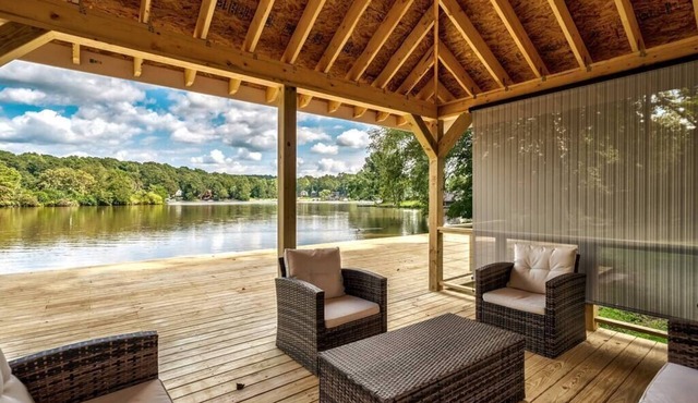 Sunny Deck ALL Rooms w/LAKE VIEW