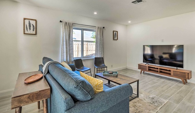 Sunny Delray Beach Home, 2 Mi to the Beach!