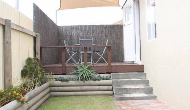 Sunny - downstairs - Beach Flat