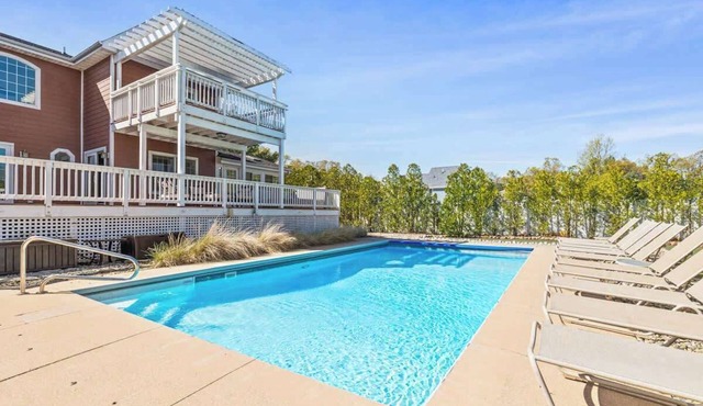 Sunny Dunes Retreat w/Pool, Hot Tub + Golf Carts