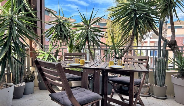 Sunny Duplex 100m from Beach with Terrace, Private Parking, and Modern Amenities