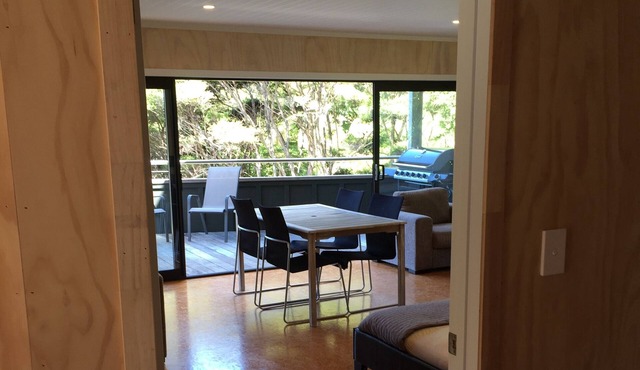 Sunny Elevated (Rimu Studio) with Sea Views