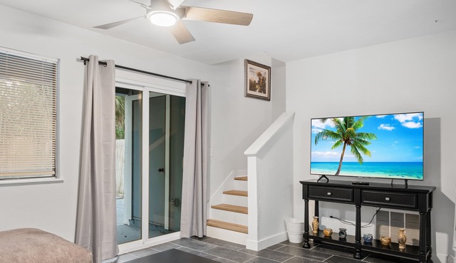 Sunny Escape - 4BR - Mayport Naval Base & Beaches - Pet Friendly
