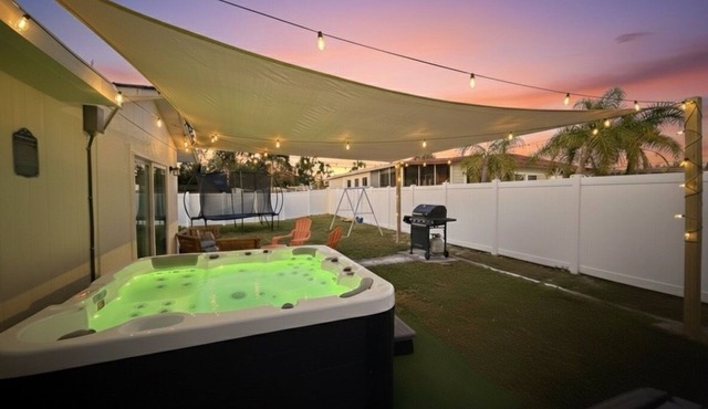 Sunny family Oasis by Tarpon - Hot Tub & Playground