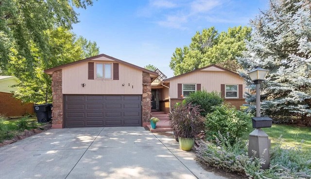 Sunny Family Retreat | HotTub, GameRoom, Backyard