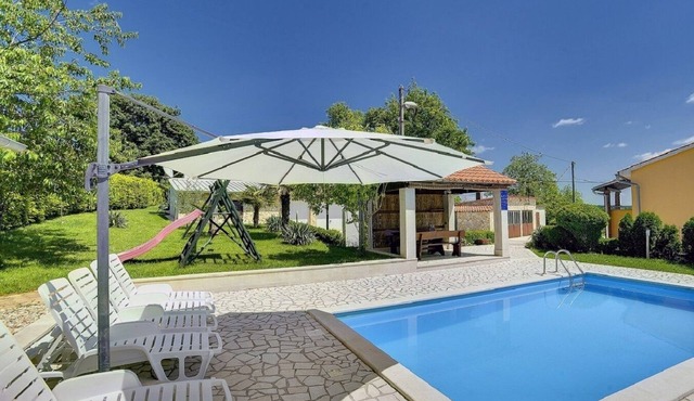Sunny finca with private pool, BBQ and WiFi