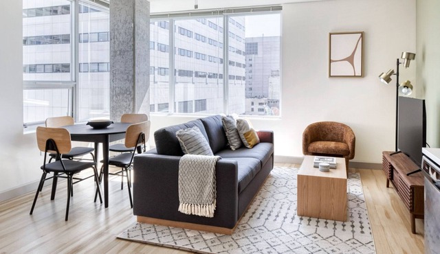 Sunny First Hill 2BR w/ Gym, Roof & Lounge, nr Seattle U, by Blueground