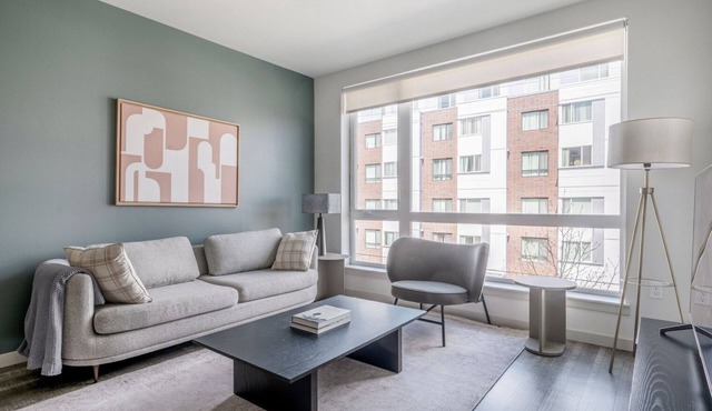 Sunny First Hill Jr 1BR w/Gym, Roof & Lounge, nr Downtown, by Blueground