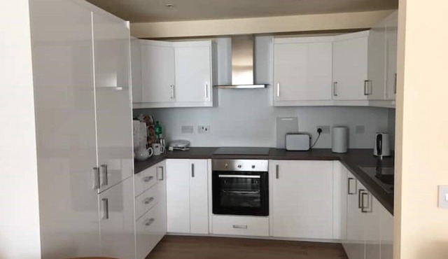 Sunny flat, 20 minutes by train from Edinburgh