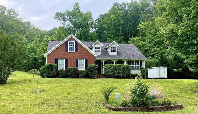 Sunny Flintstone Haven with large deck, pool, hot tub, and game room!