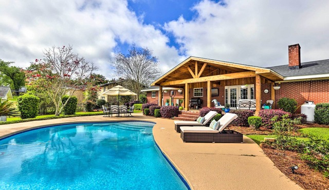 Sunny Florida Abode - Patio, Pool, & Fire Pit