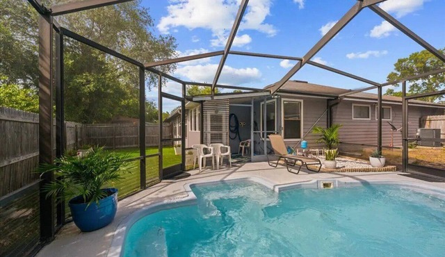Sunny Florida home with a pool