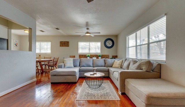 Sunny Fort Walton Beach Vacation Rental w/Yard!