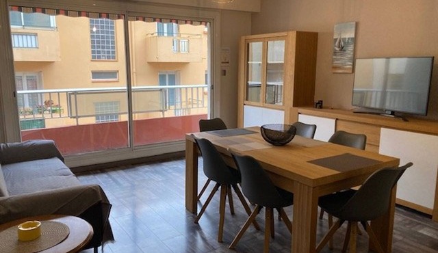 Sunny 2-Bedroom Apartment with Terrace & Garage, Close to Center and Spa