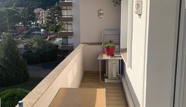 Sunny 2-Bedroom Apartment with A/C, Balcony, Near City Center and Thermal Baths
