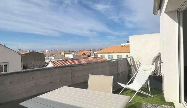 Sunny apartment ☀️ with breathtaking views of Les Saintes, 3 minutes from the beach