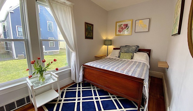 Sunny Full House in ♥ of Five Points, Self Check-In