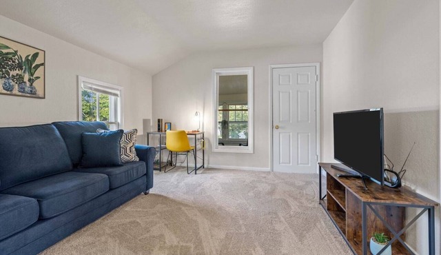 Sunny, Furnished 2 Bedroom Upper Apt Near Downtown Green Bay