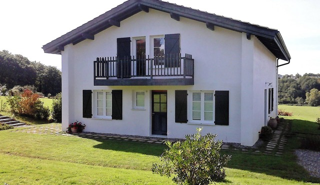 Sunny garden apartment in a breathtaking location