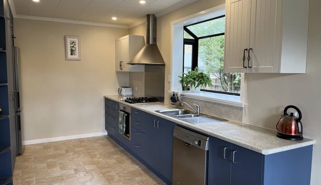 Sunny Geraldine family bungalow