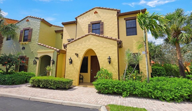 Sunny Get Away in Ole at Lely, Naples in Cozy Townhouse.