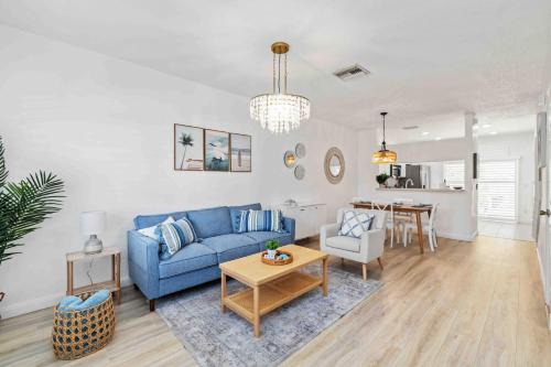 Sunny Getaway Near Anna Maria, IMG & LWR, Benderson Park