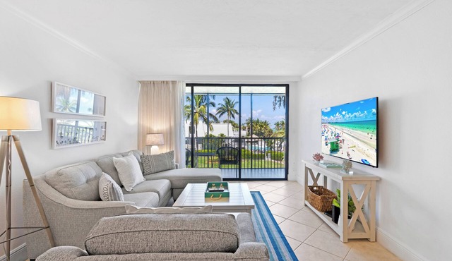 Sunny Getaway on Sanibel Island with Gulf Views, Nature Trails, Kayaking