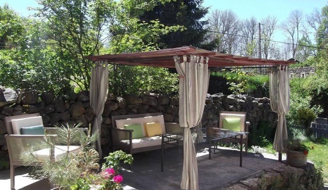 Sunny GITE in old farmhouse at the foot of the forest, lake, river nearby