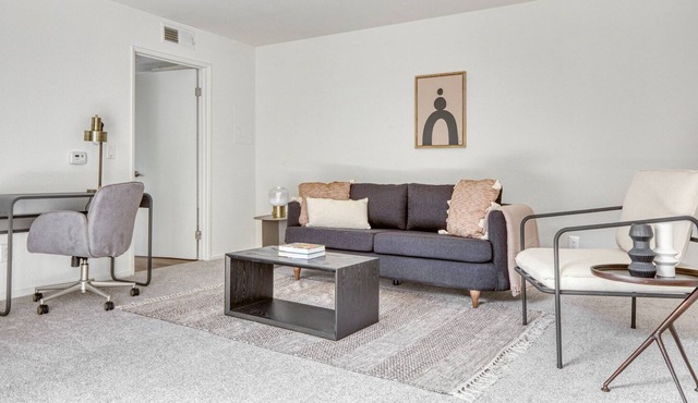Sunny Glendale 1BR w/ Gym, Pool & W/D, near Americana Mall, by Blueground
