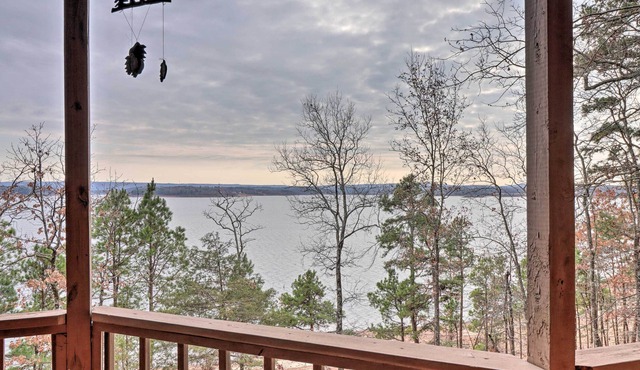 Sunny Greers Ferry Lake Home, 6 Mi to Marina