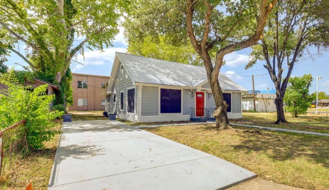 Sunny Hearne Home Near Universities!