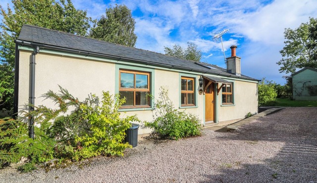 SUNNY HILL, pet friendly, with open fire in Great Strickland