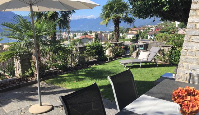 Sunny holiday apartment with Mediterranean garden and great view