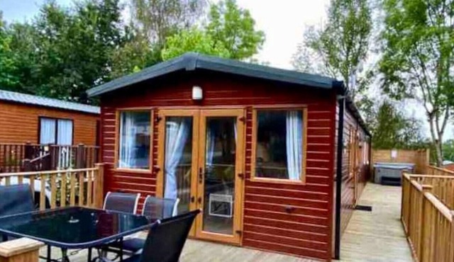 Sunny holiday lodge in Devon - Finlake Resort & Spa