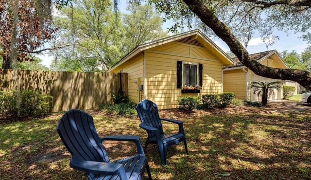 Sunny Home in a Quiet Neighborhood |Fenced Yard |Pet Friendly |King Suite