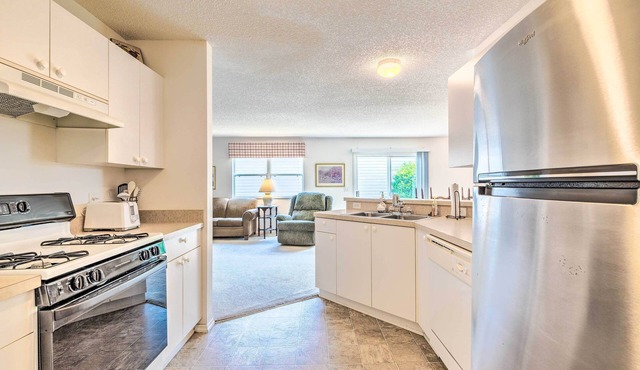 Sunny Home in The Villages w/Lanai & Pool Access!