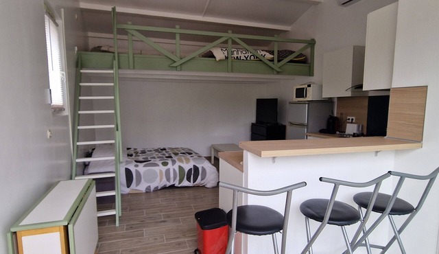 SUNNY HOME/STUDIO ALL EQUIPPED