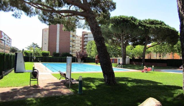 Sunny house ideally located and large private community pool HUTG024304