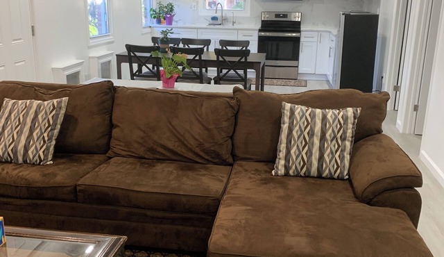 Sunny House in Queens · Entire Home · Private Parking